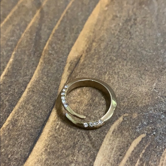 Gold wrap around midi ring - Picture 2 of 3